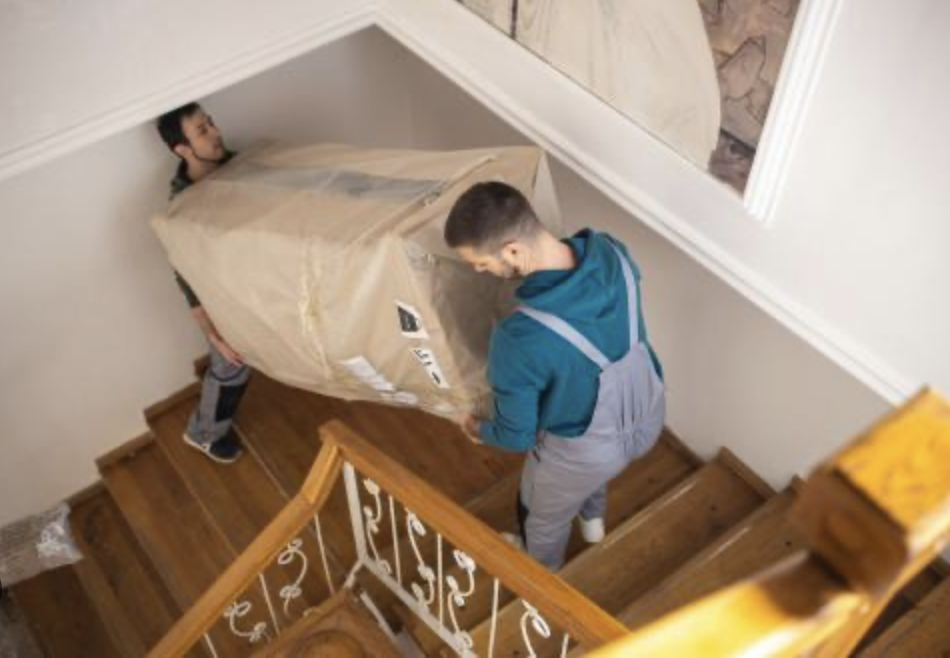 Déménageur qui travaillent.